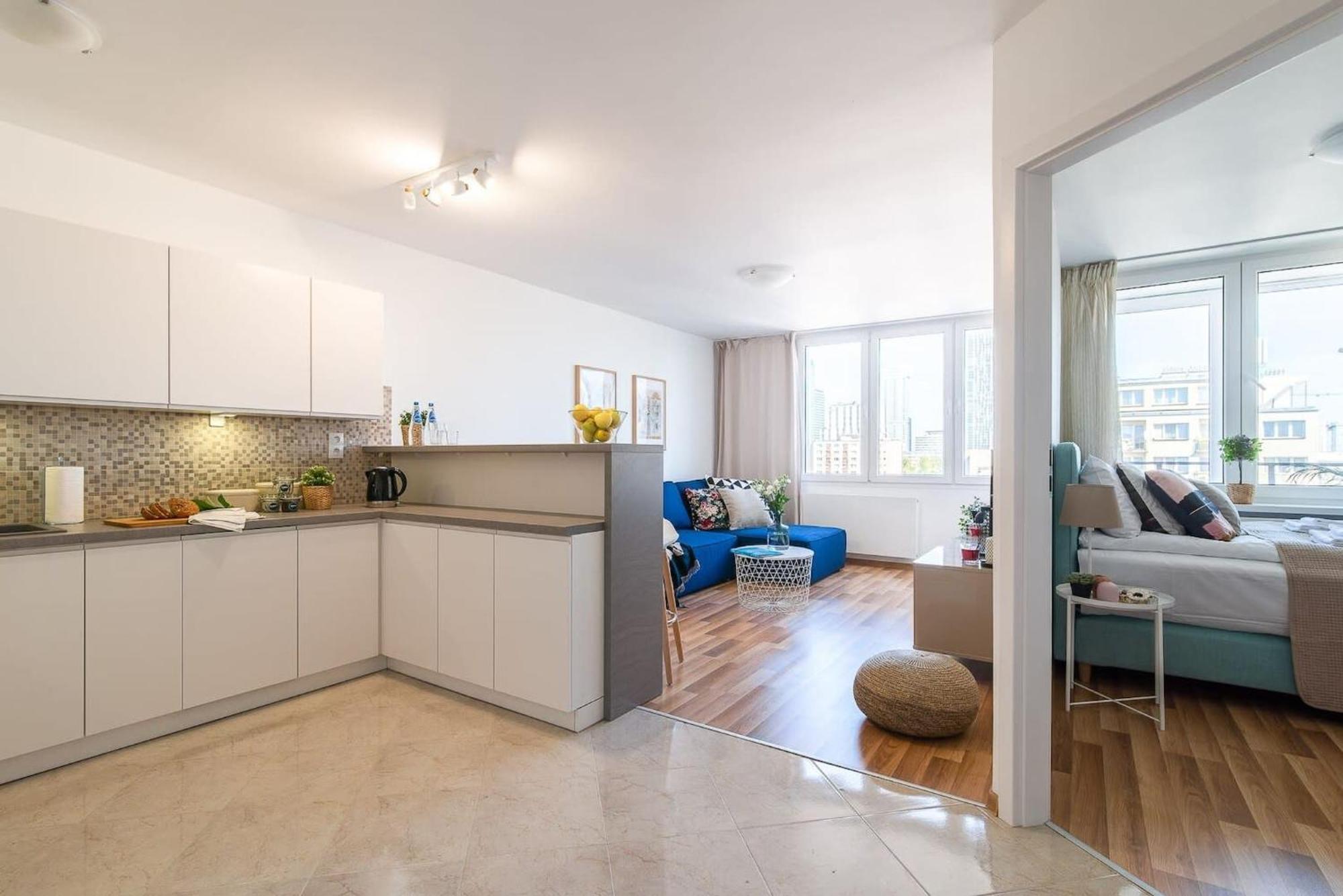 Navy Aesthetic Apartment With Balcony By Noclegi Renters Варшава Екстериор снимка