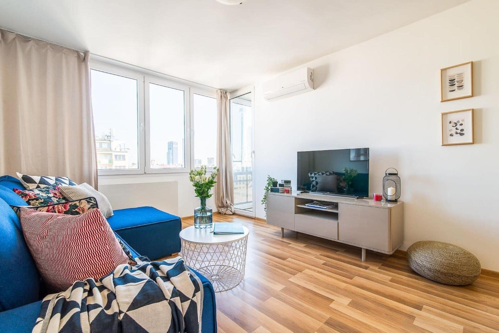 Navy Aesthetic Apartment With Balcony By Noclegi Renters Варшава Екстериор снимка