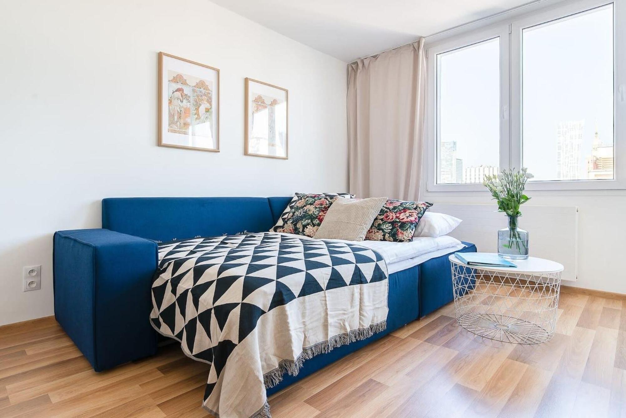 Navy Aesthetic Apartment With Balcony By Noclegi Renters Варшава Екстериор снимка